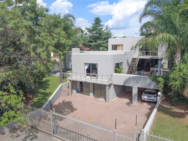 5 Bedroom House 5 Bedroom House