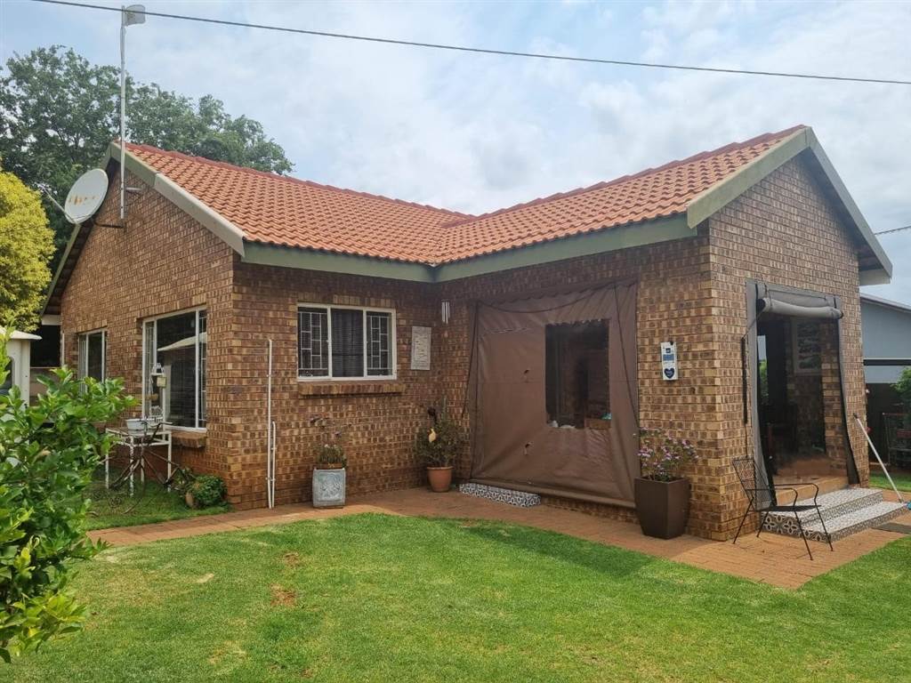4 Bed House in Kanonkop photo number 13