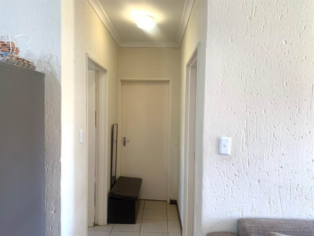 2 Bed Townhouse in Helderwyk photo number 17