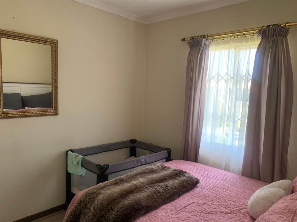 2 Bed Townhouse in Helderwyk photo number 19
