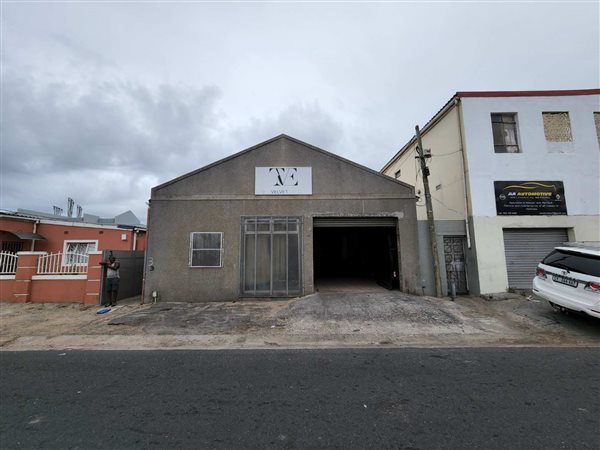 170  m² Industrial space in Maitland
