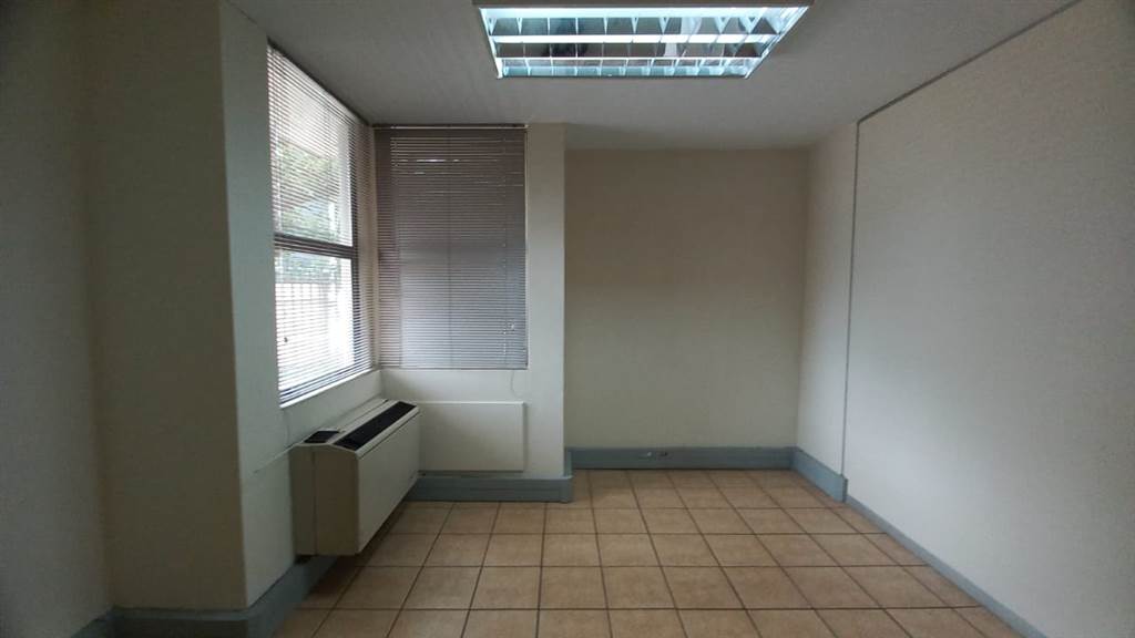 77  m² Commercial space in Lynnwood Glen photo number 2
