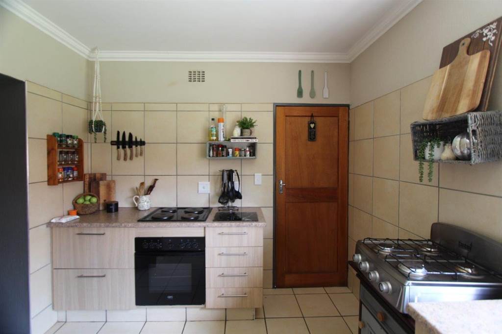 3 Bed House in Modimolle photo number 17