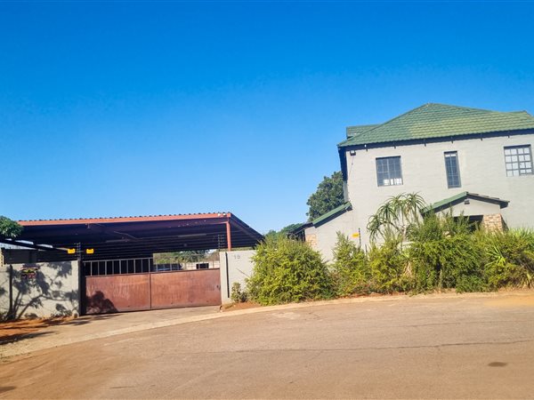 4 Bedroom House 4 Bedroom House