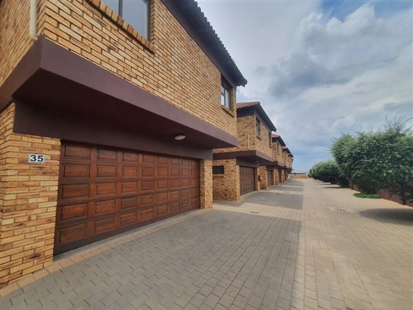 3 Bedroom Duplex 3 Bedroom Duplex