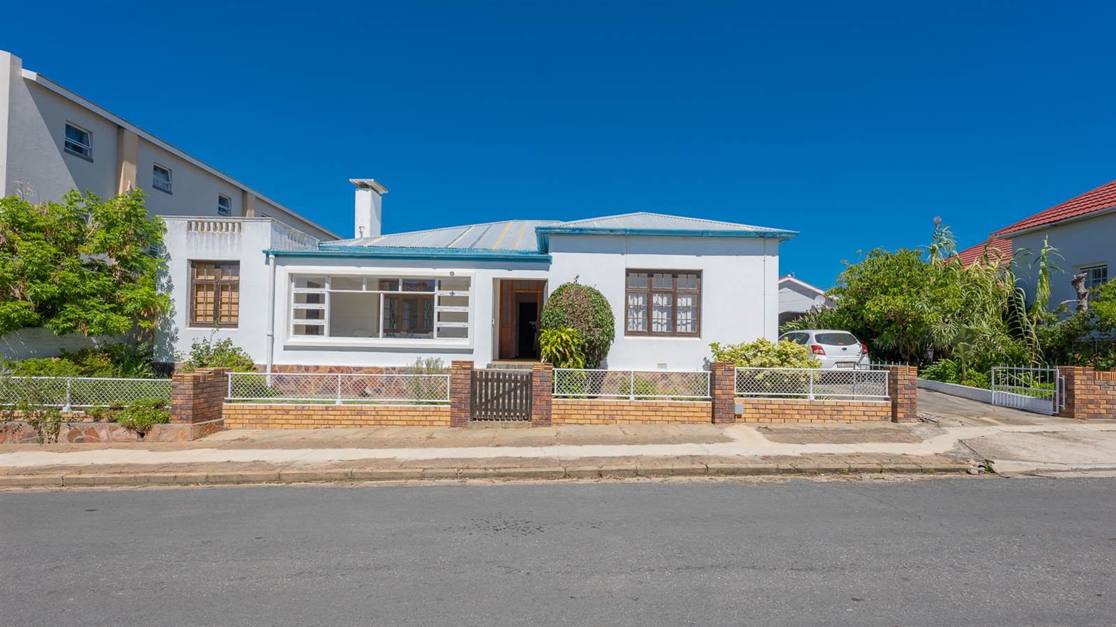 3 Bed House in Bredasdorp photo number 2