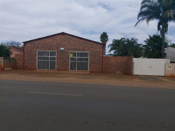 11 Bed House in Louis Trichardt