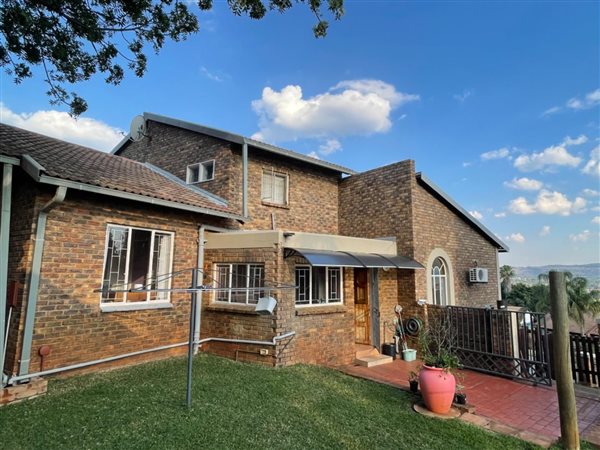 4 Bed House in Suiderberg