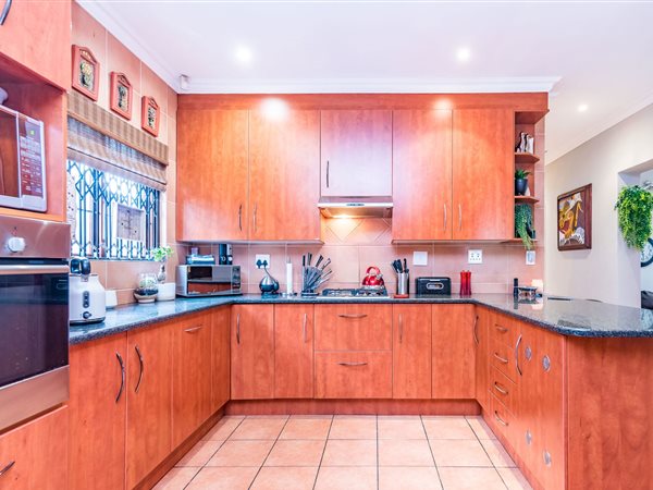 4 Bedroom House 4 Bedroom House
