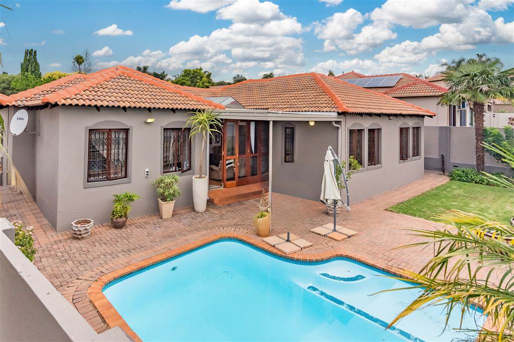 4 Bedroom House 4 Bedroom House