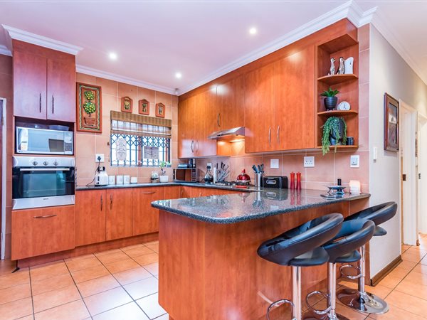 4 Bedroom House 4 Bedroom House