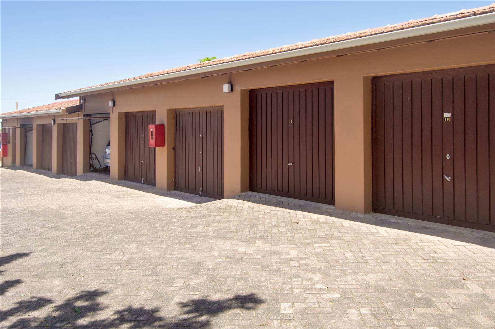 2 Bed Townhouse in Scottburgh South photo number 25