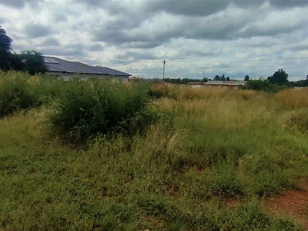 996 m² Land available in Kookrus
