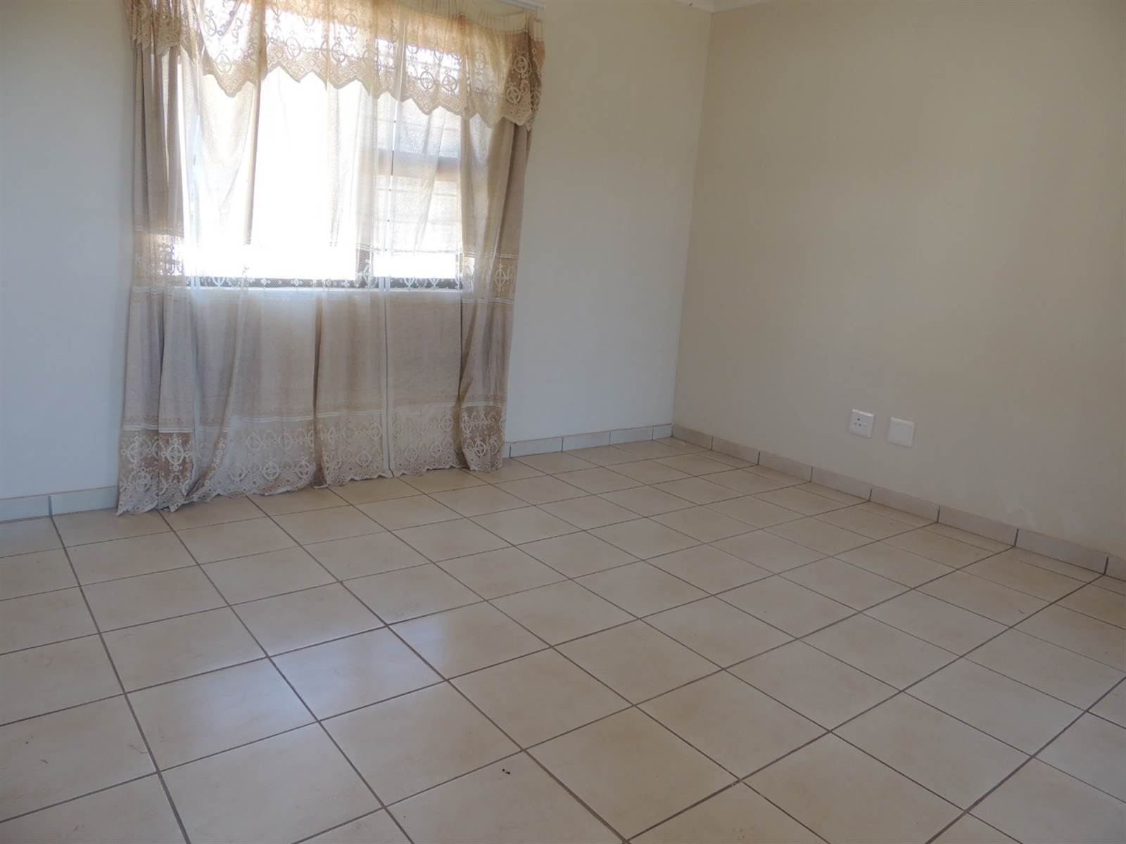3 Bed House in Chloorkop photo number 5