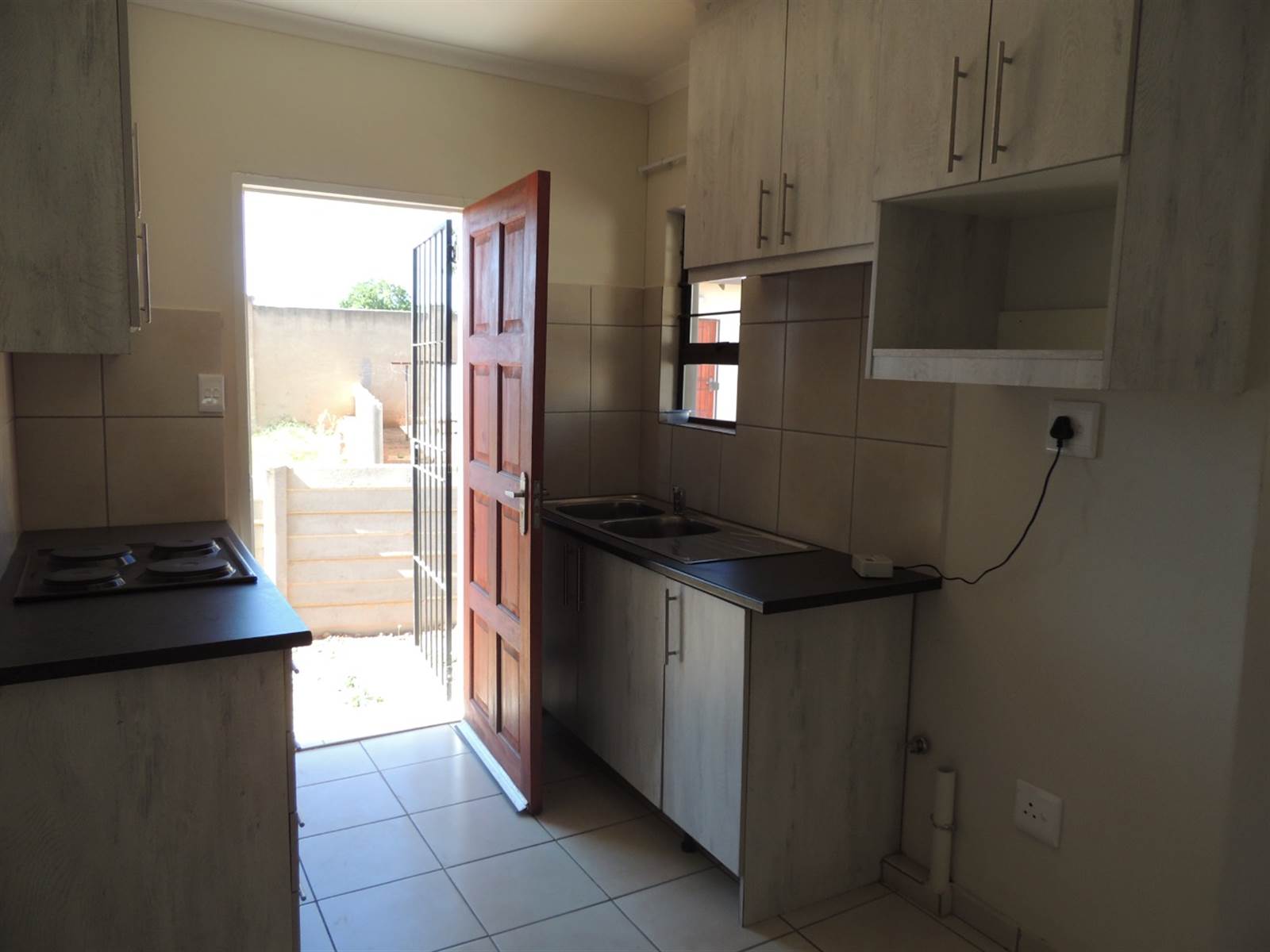 3 Bed House in Chloorkop photo number 8