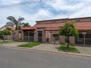 4 Bed Townhouse in Booysens