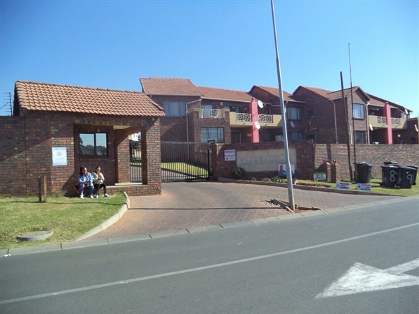 3 Bedroom Townhouse 3 Bedroom Townhouse