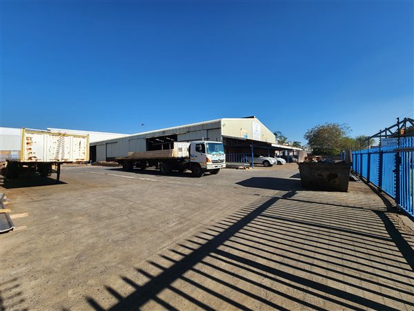 2 500  m² Industrial space