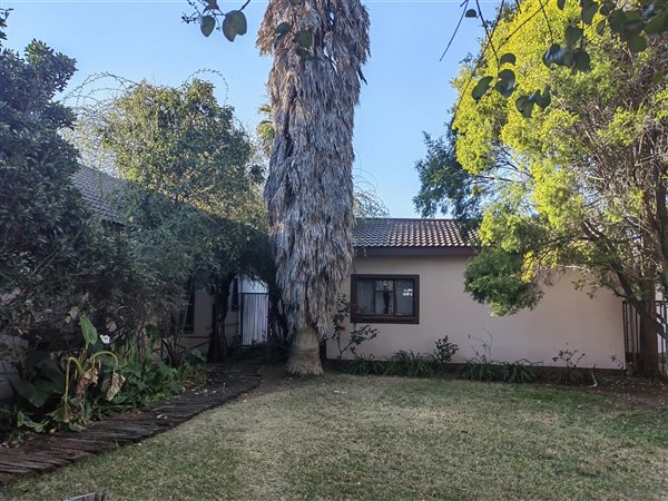 6 Bed House in Parys