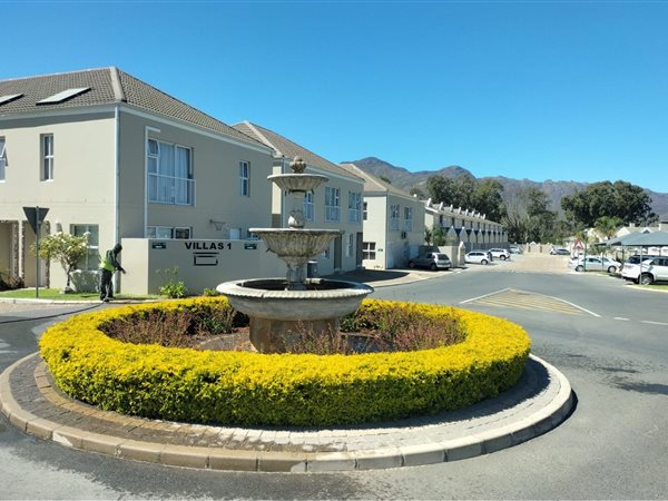 3 Bedroom Townhouse 3 Bedroom Townhouse
