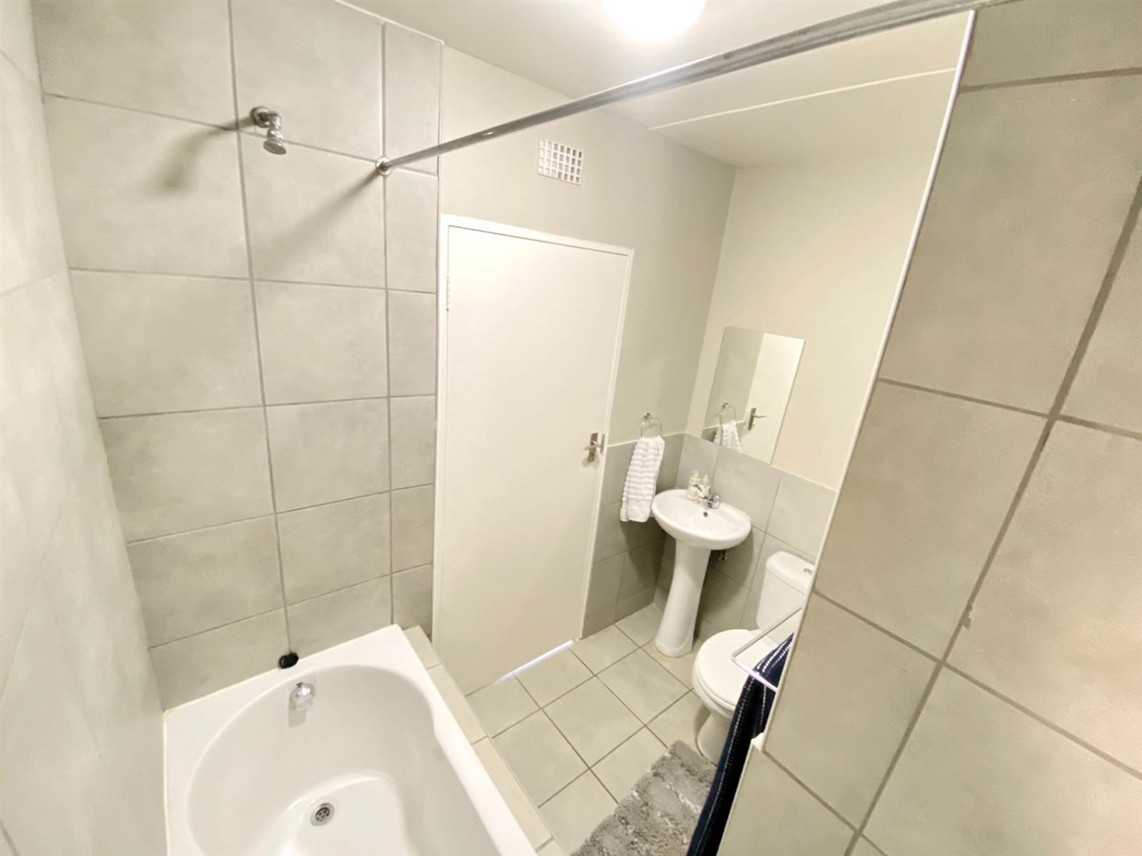 2 Bed Apartment in Katlehong photo number 15
