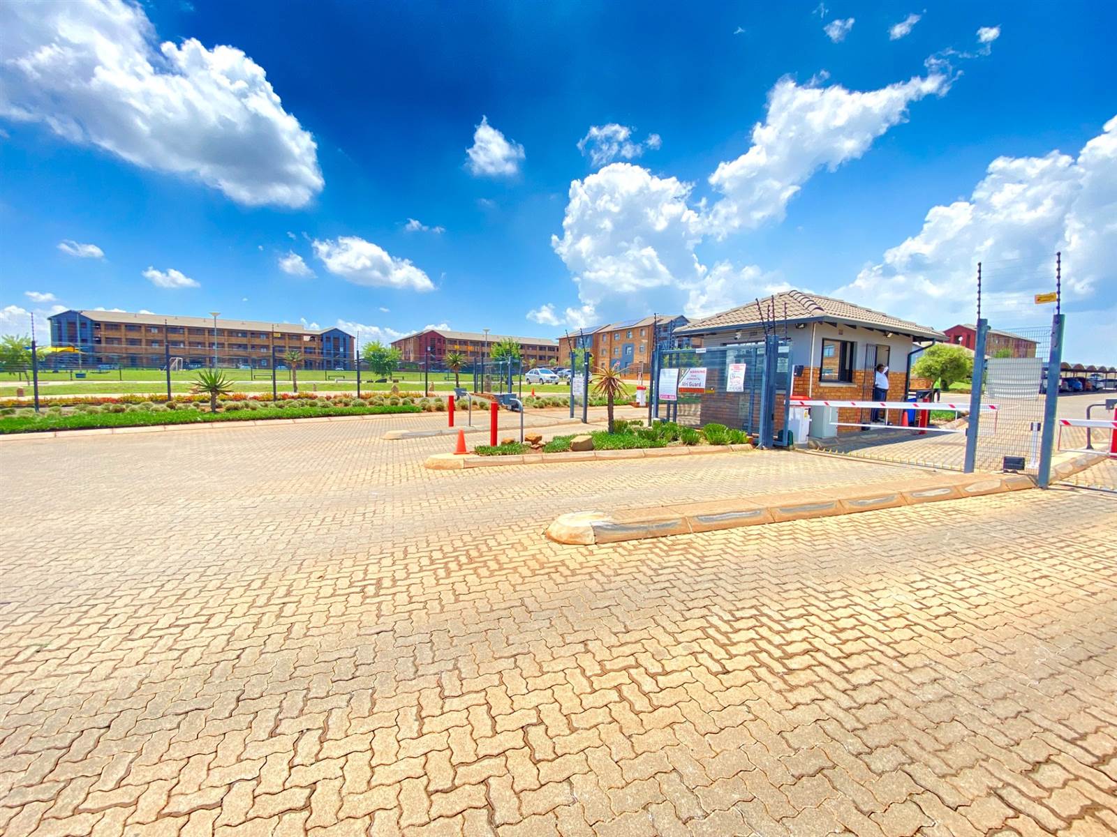 2 Bed Apartment in Katlehong photo number 3