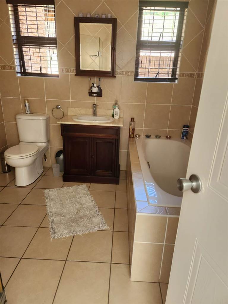4 Bed House in Umgeni Park photo number 20