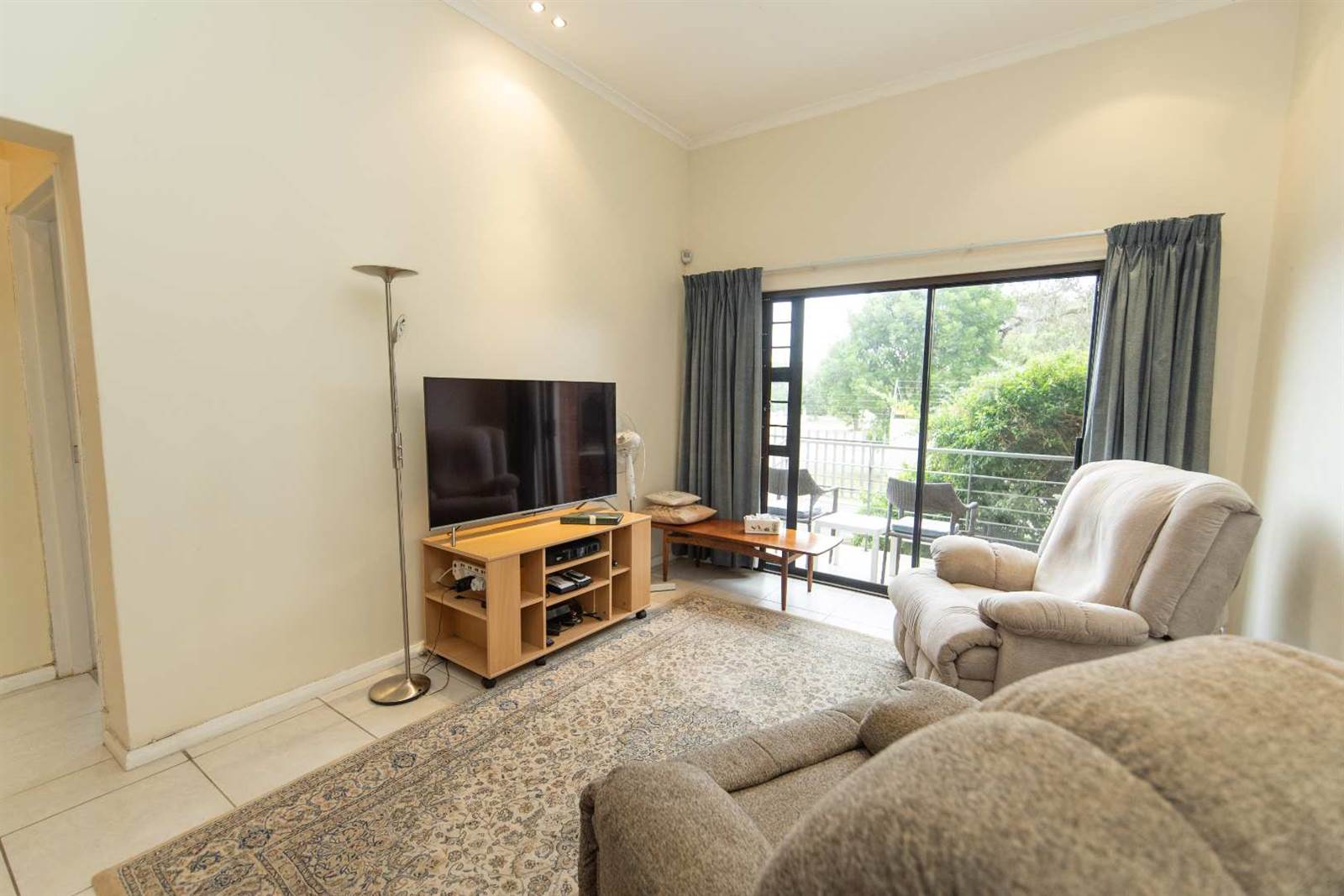 2 Bed Apartment in Walmer photo number 9