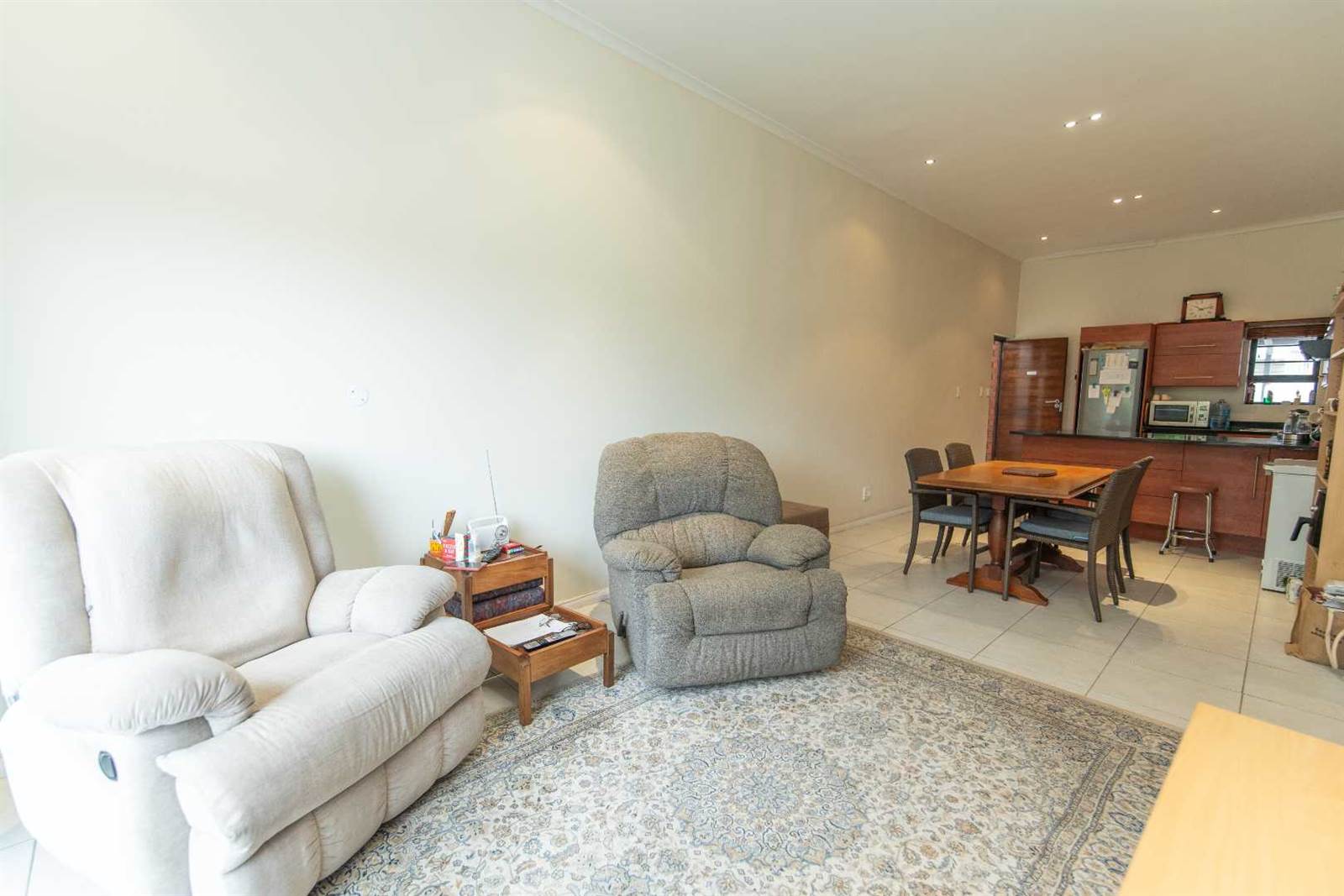 2 Bed Apartment in Walmer photo number 13