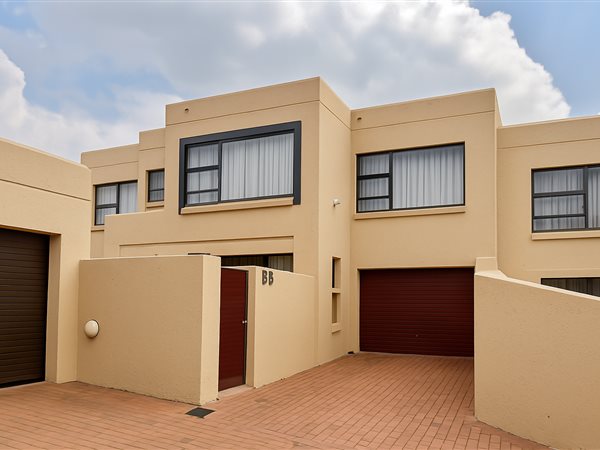 3 Bedroom Townhouse 3 Bedroom Townhouse