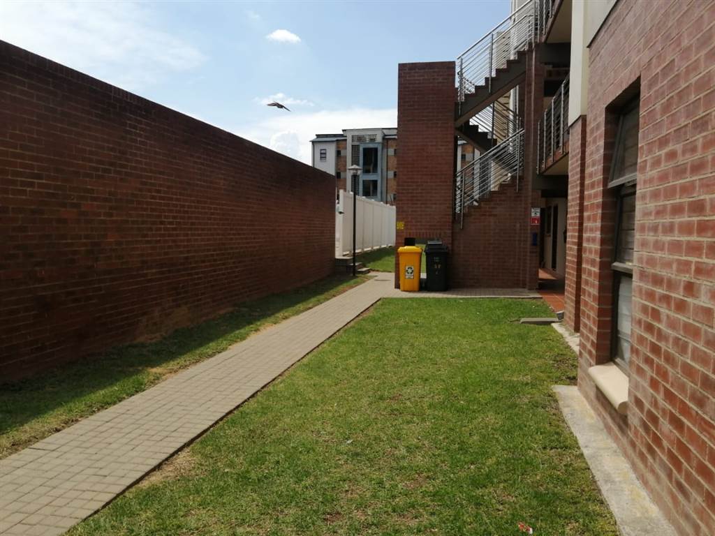 2 Bed Apartment in Kyalami photo number 12