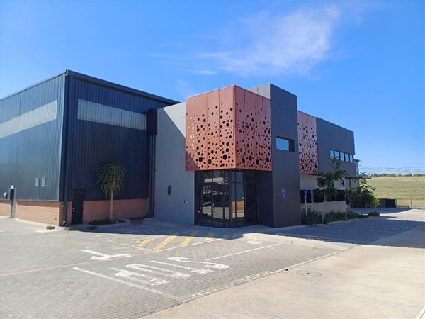 3 703  m² Industrial space