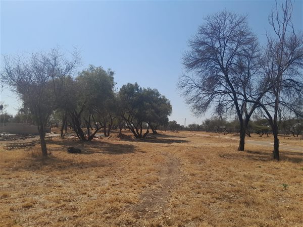 750 m² Land