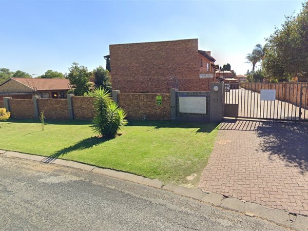 2 Bedroom Townhouse 2 Bedroom Townhouse