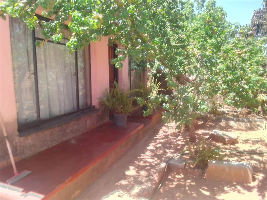 2 Bed House in Naledi photo number 7