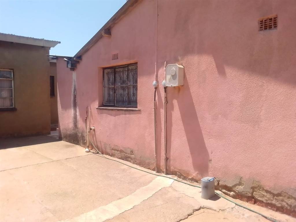 2 Bed House in Naledi photo number 4