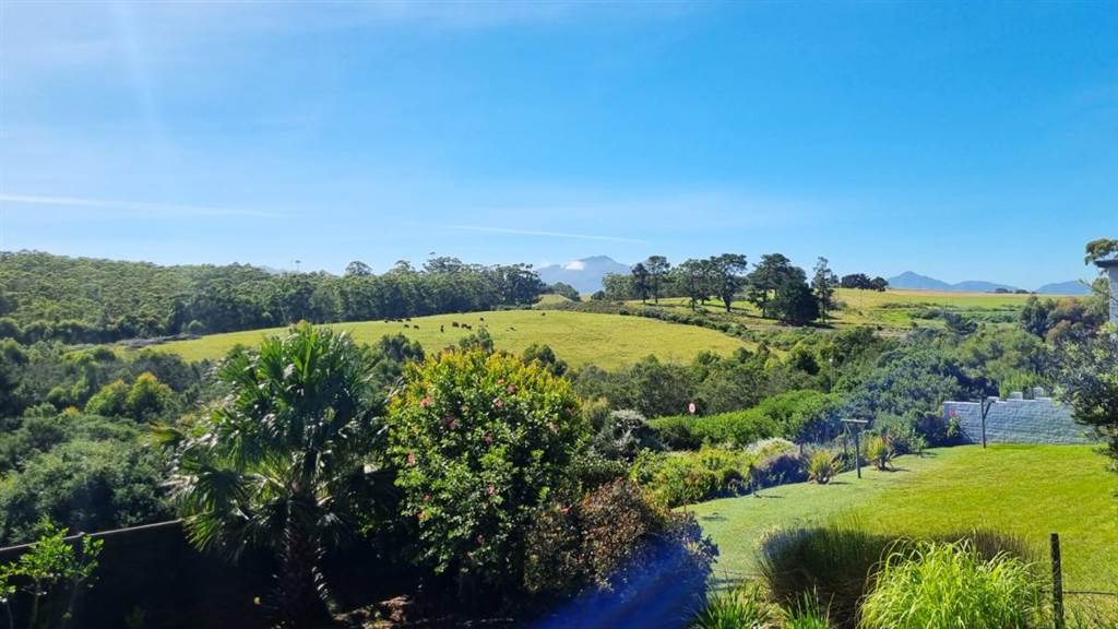 660 m² Land available in Herolds Bay photo number 2