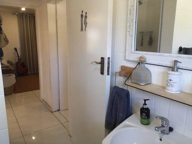 2 Bed Apartment in Sunninghill photo number 15