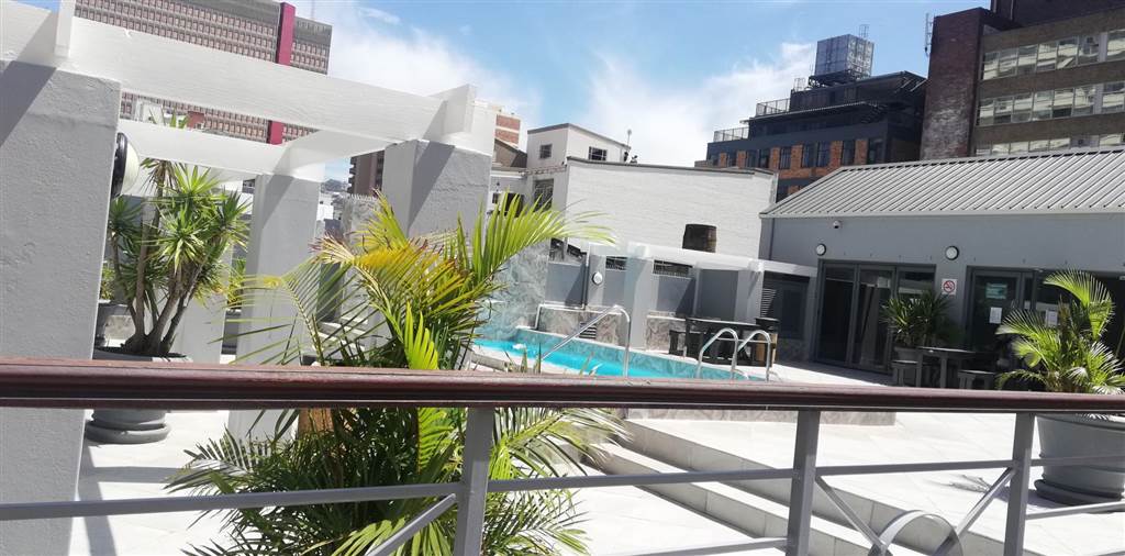 Bachelor apartment in Cape Town City Centre photo number 10
