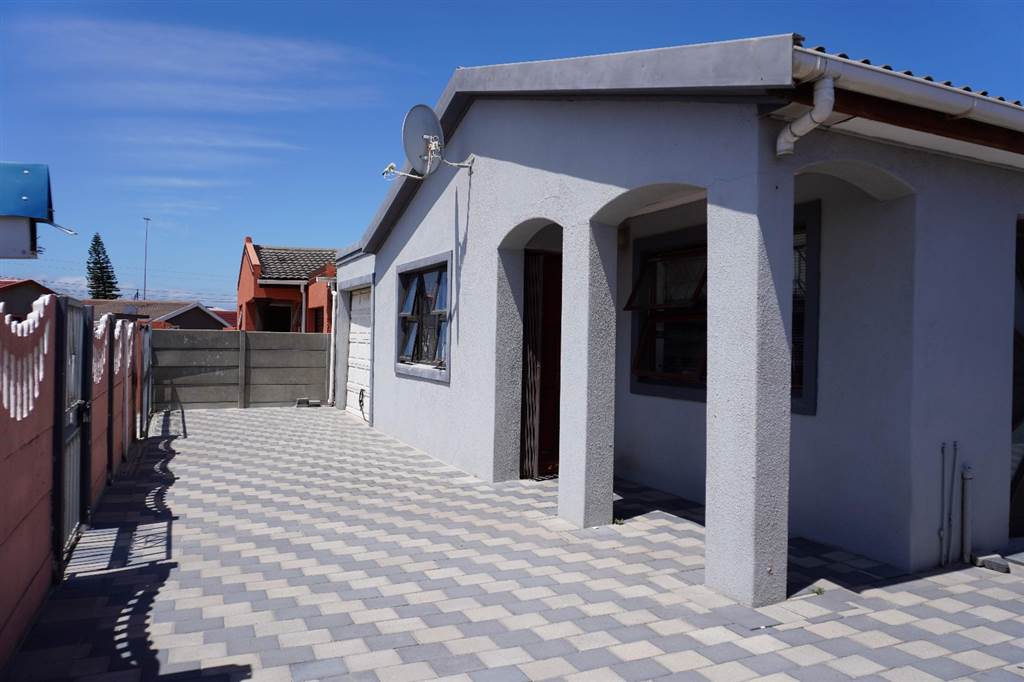 3 Bed House in Khayelitsha photo number 2