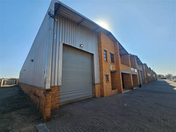 351  m² Industrial space