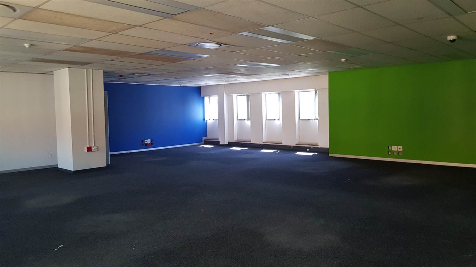 933  m² Office Space in Bedford Gardens photo number 11