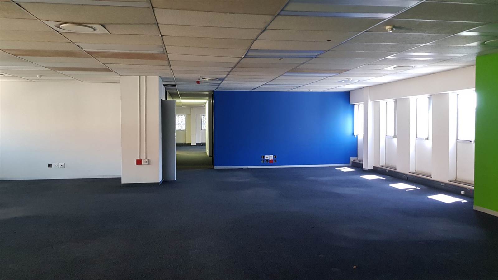 933  m² Office Space in Bedford Gardens photo number 9