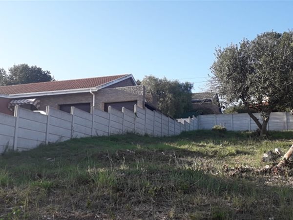 651 m² Land available in Klein Brak River