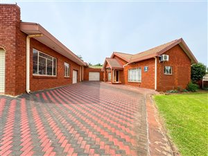 4 Bed House in Laudium