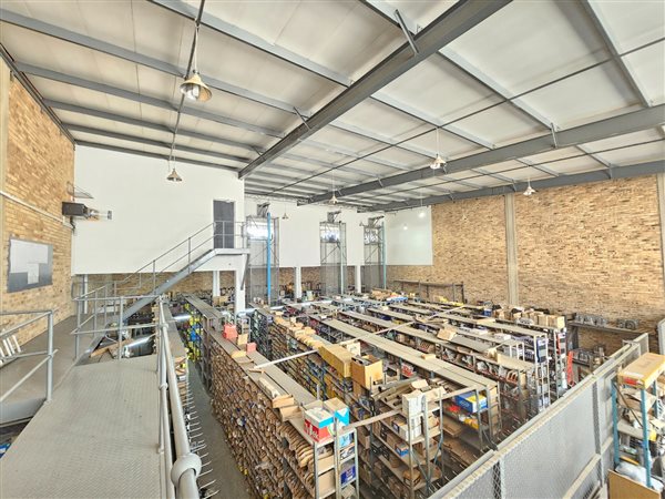 782  m² Industrial space