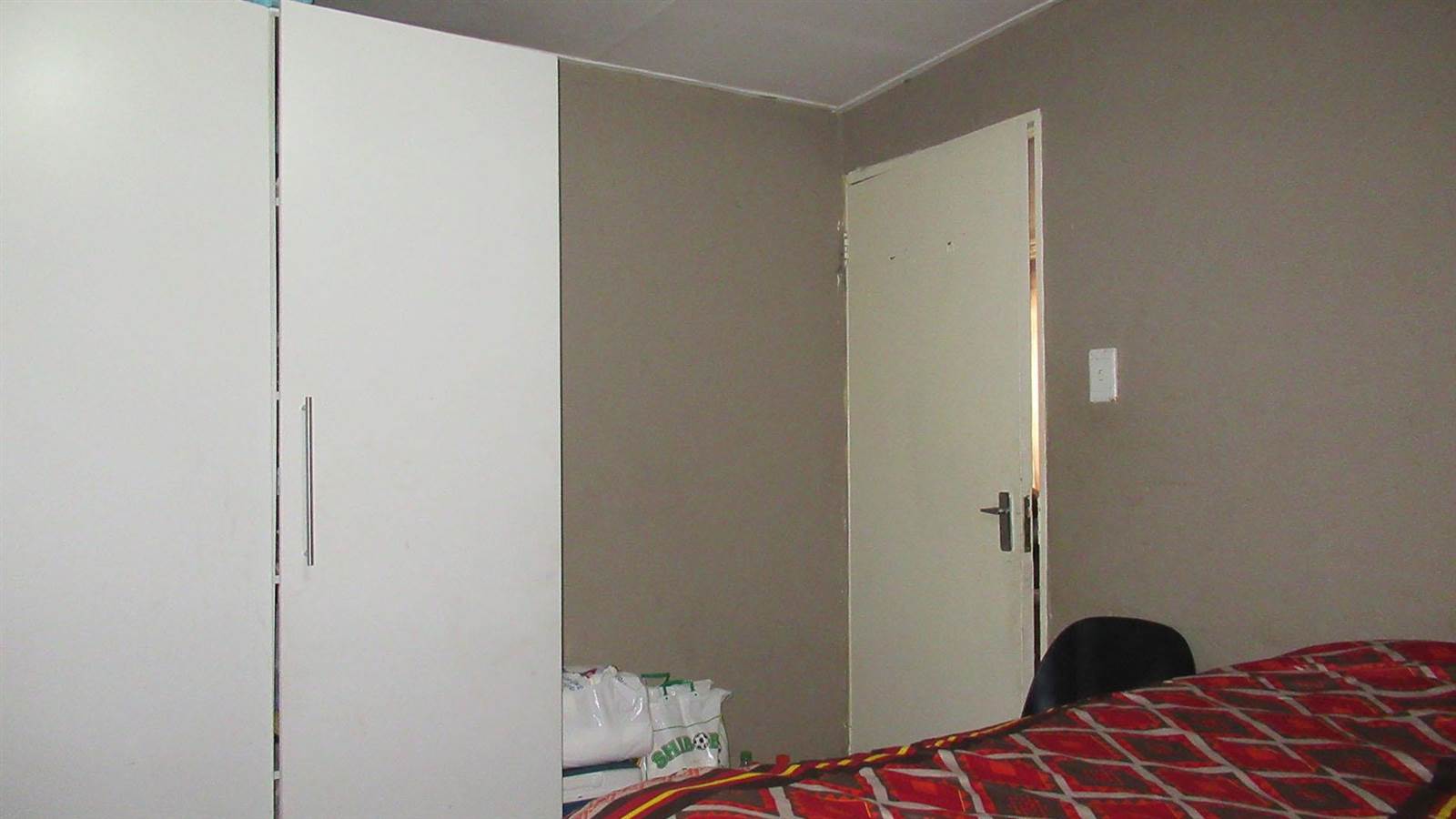 2 Bed House in Soweto Central photo number 9