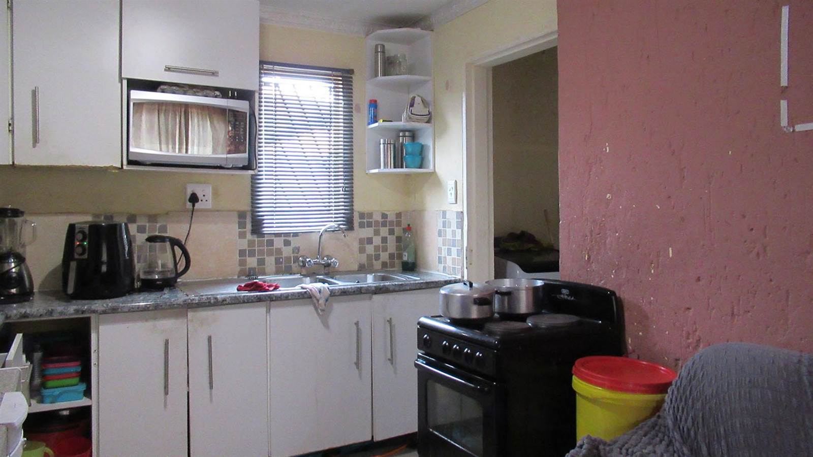 2 Bed House in Soweto Central photo number 6
