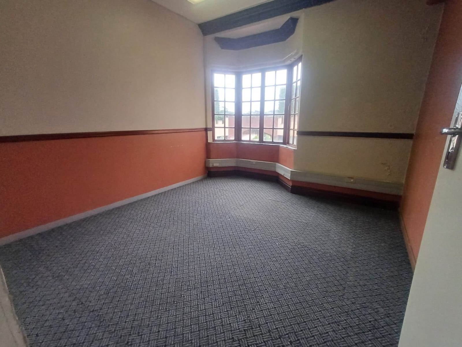 128  m² Commercial space in Umbogintwini photo number 14