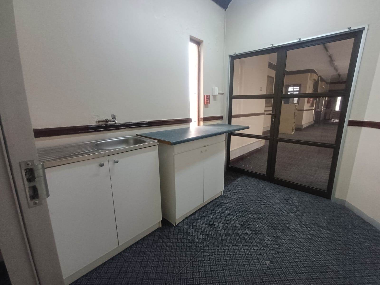 128  m² Commercial space in Umbogintwini photo number 17